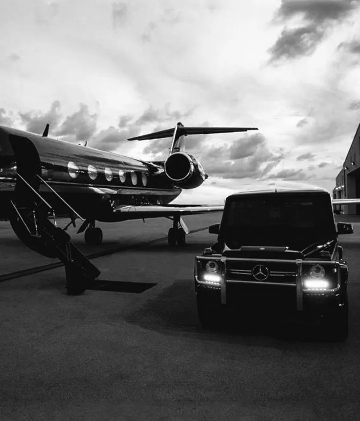 Experience Elegance with Canadian Black Car: Limo & Airport Limousine Service in&nbsp;Cambridge