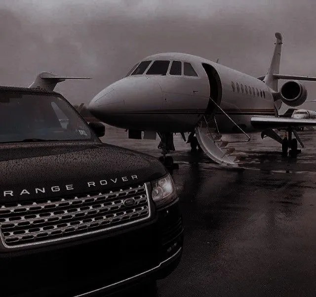 Experience Elite Comfort: Canadian Black Car’s Premier Waterloo Airport Limo and Limousine&nbsp;Services